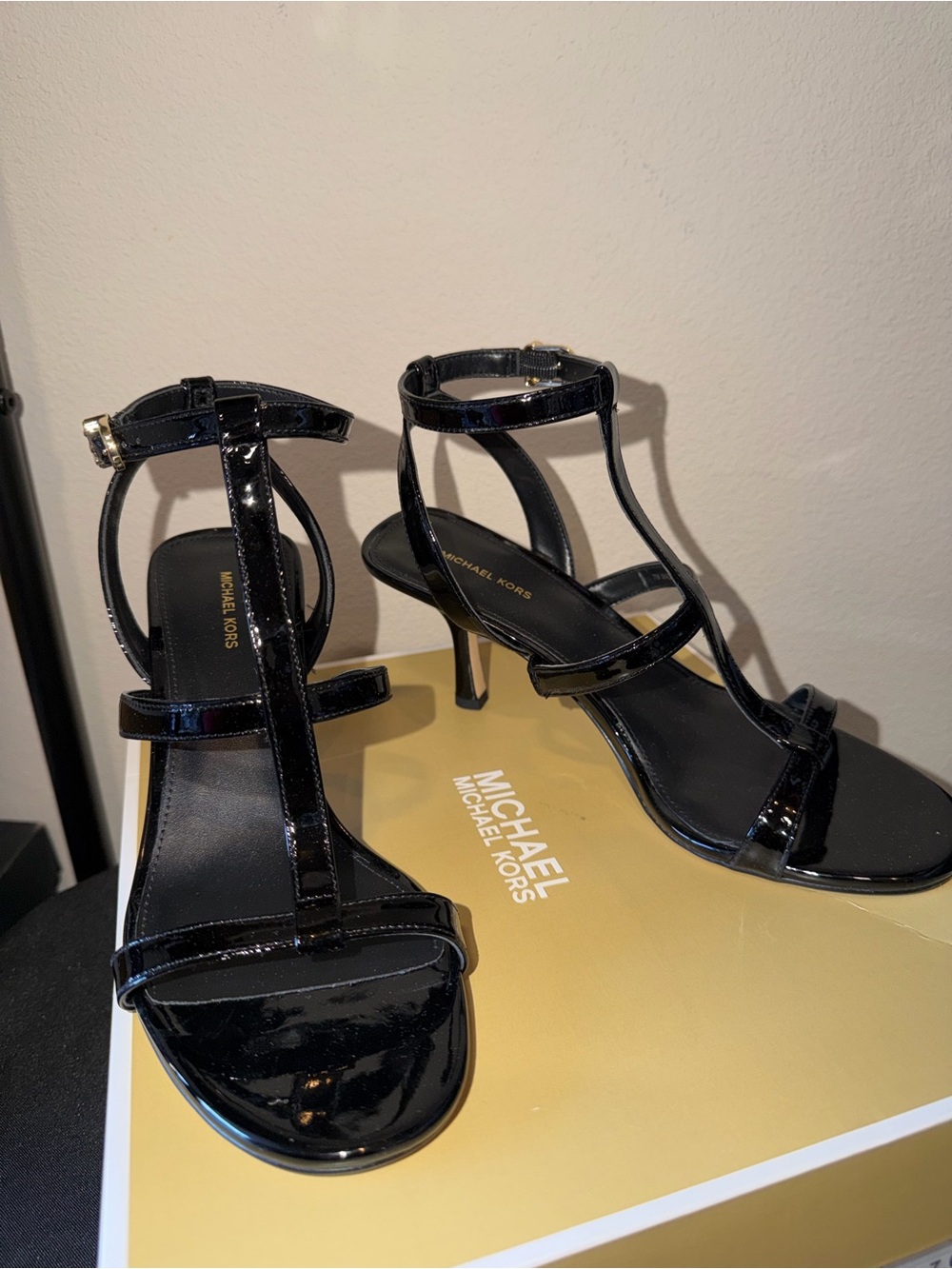 Michael Kors “Nara” Black Patent T-Strap Stiletto Sandals 🖤